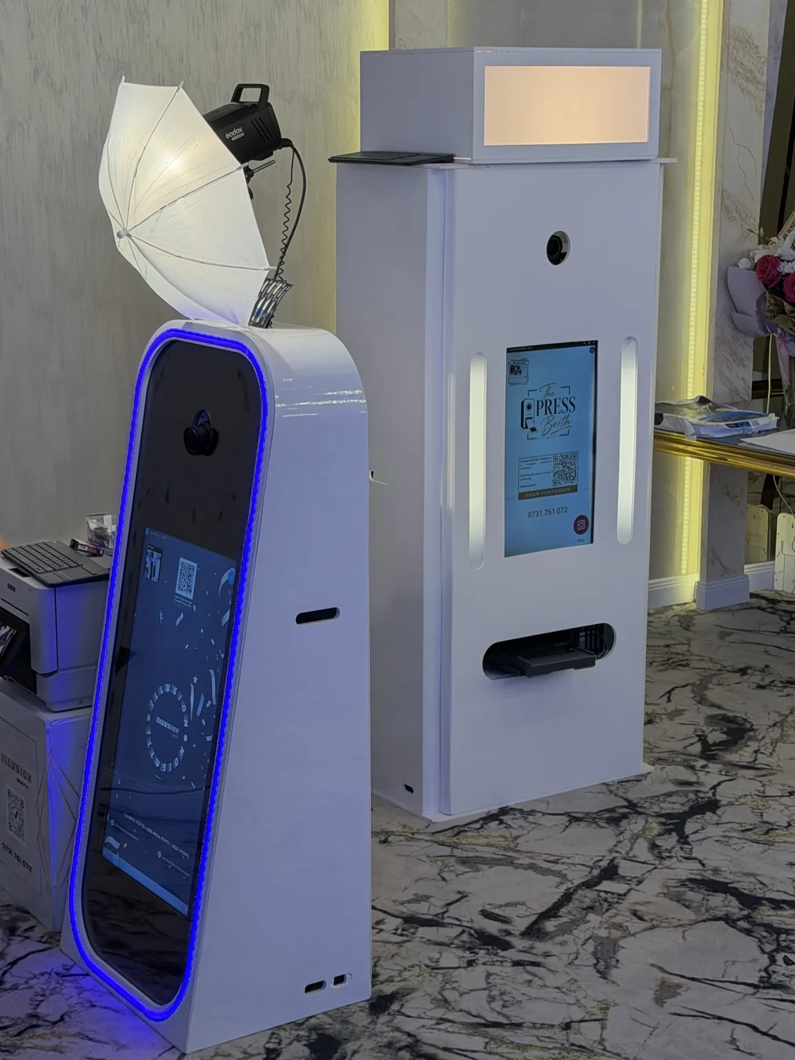 Cabină foto albă IllusionBooth cu iluminare premium